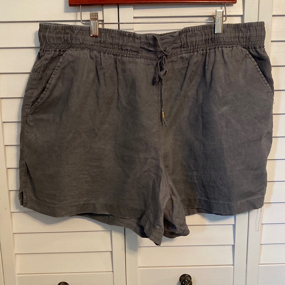 Ellen Tracy XL dark Grey Linen shorts.